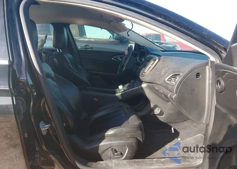 2015 Chrysler 200 C z USA, uszkodzony, nr VIN 1C3CCCCB0FN643502